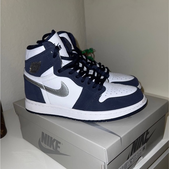 Jordan midnight navy size men’s/ women’s